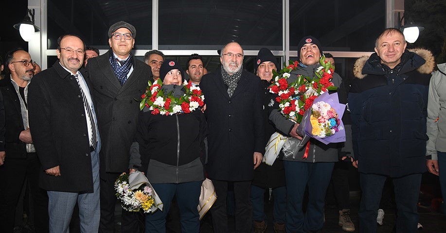 Rektör Çakmak: "Onlarla gurur duyuyoruz"
