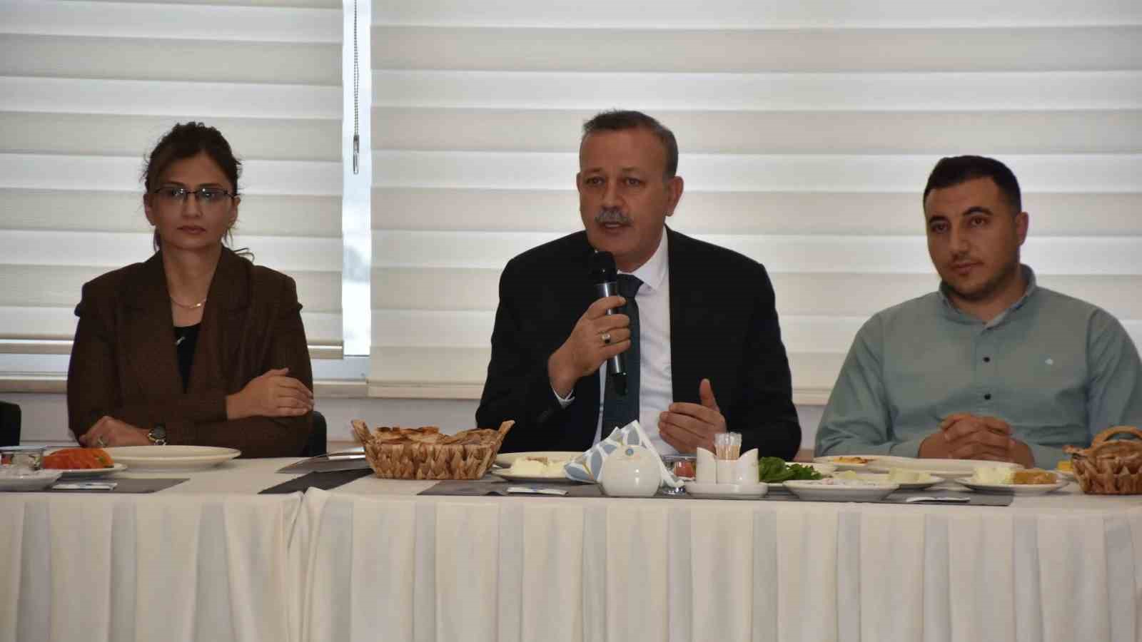 Rektör Elmastaş, Gazetecileri ağırladı
