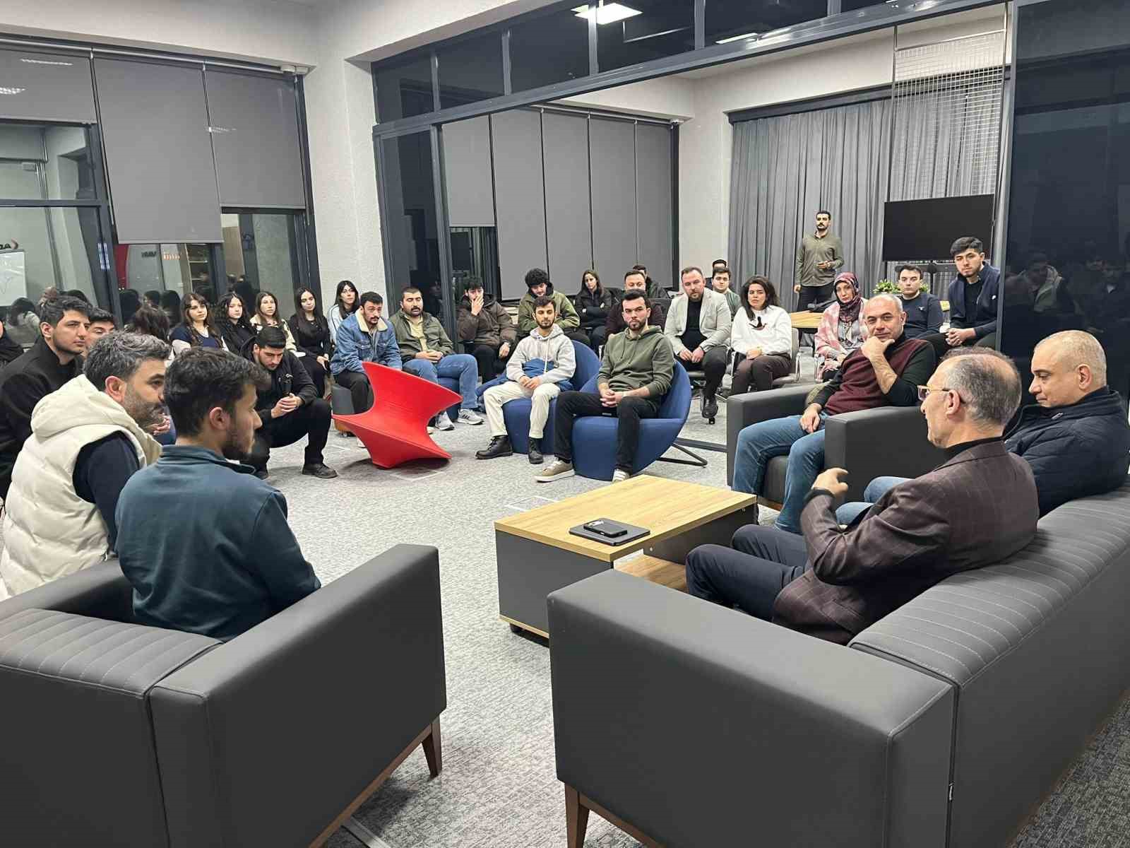 Rektör Göktaş, çalışan öğrencilerle sahurda buluştu
