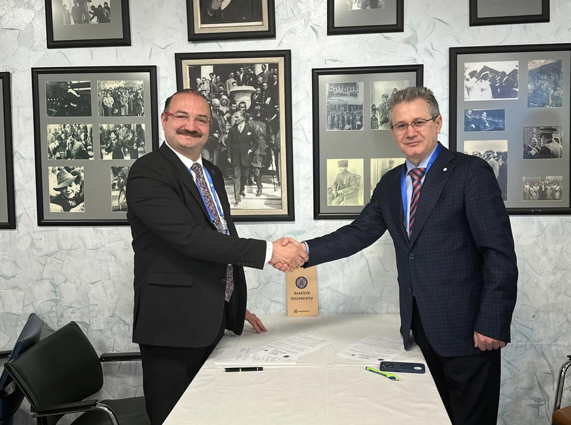 Rektör Hacımüftüoğlu, Avrupa Üniversiteler Birliği Konferansında stratejik anlaşmalara imza attı
