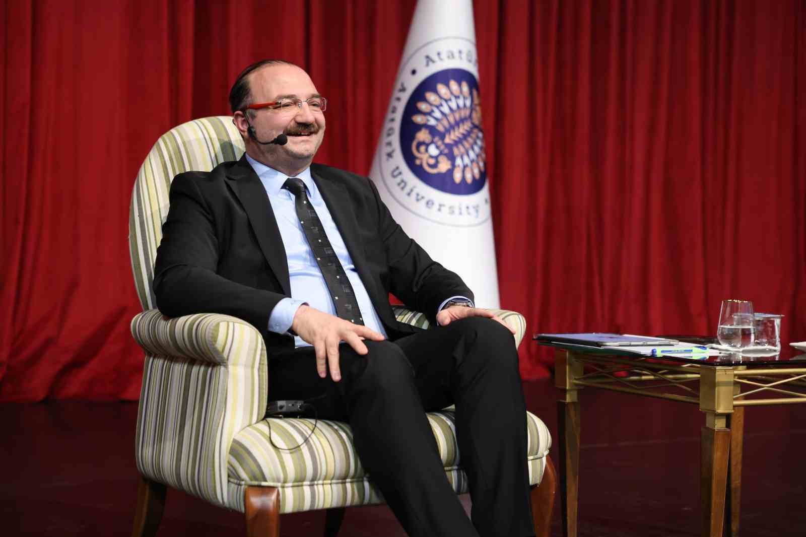 Rektör Hacımüftüoğlu, geleceğin hekimleriyle bir araya geldi
Rektör Hacımüftüoğlu, geleceğin hekimleriyle bir araya geldi