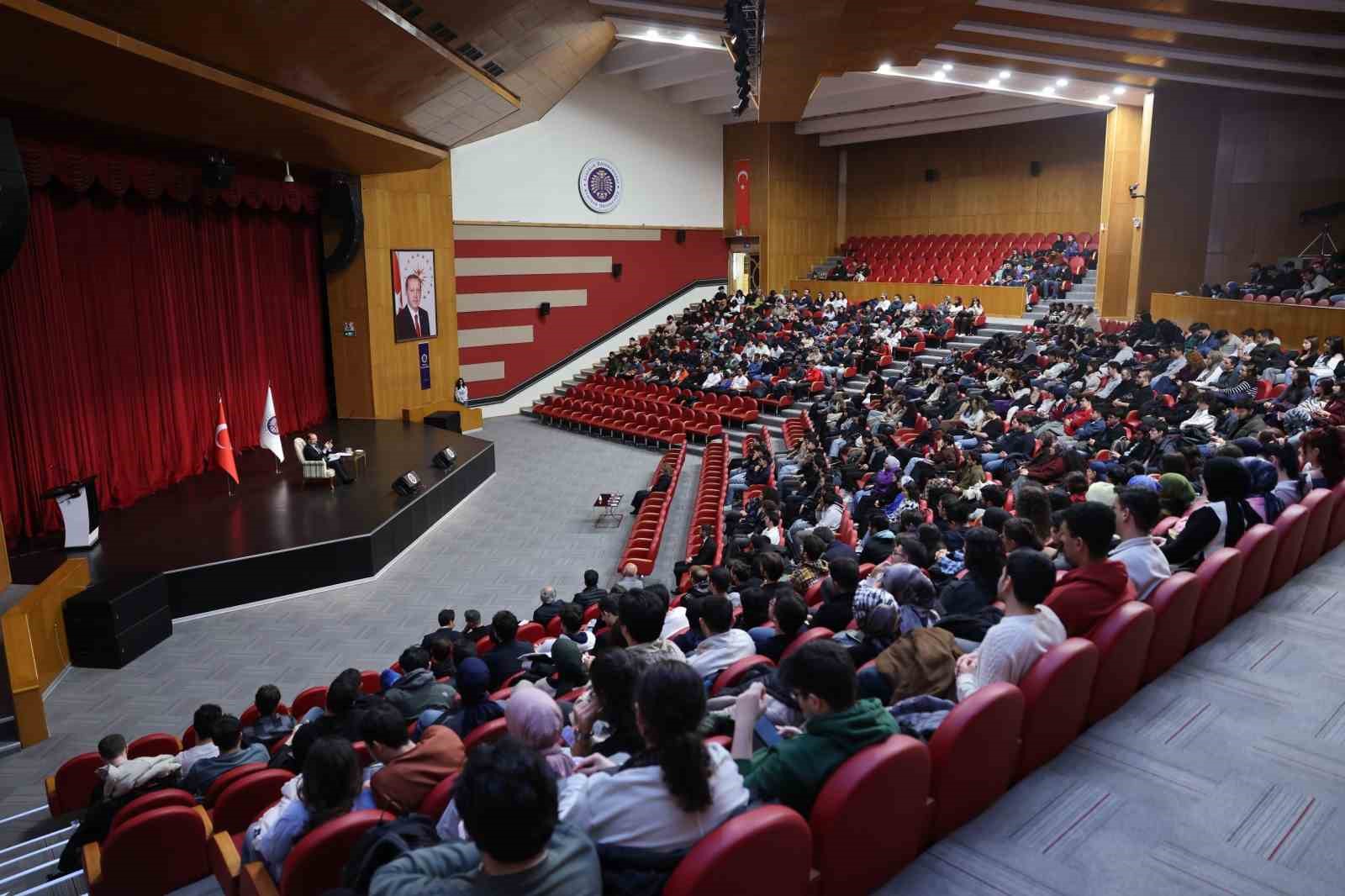 Rektör Hacımüftüoğlu, geleceğin hekimleriyle bir araya geldi
Rektör Hacımüftüoğlu, geleceğin hekimleriyle bir araya geldi