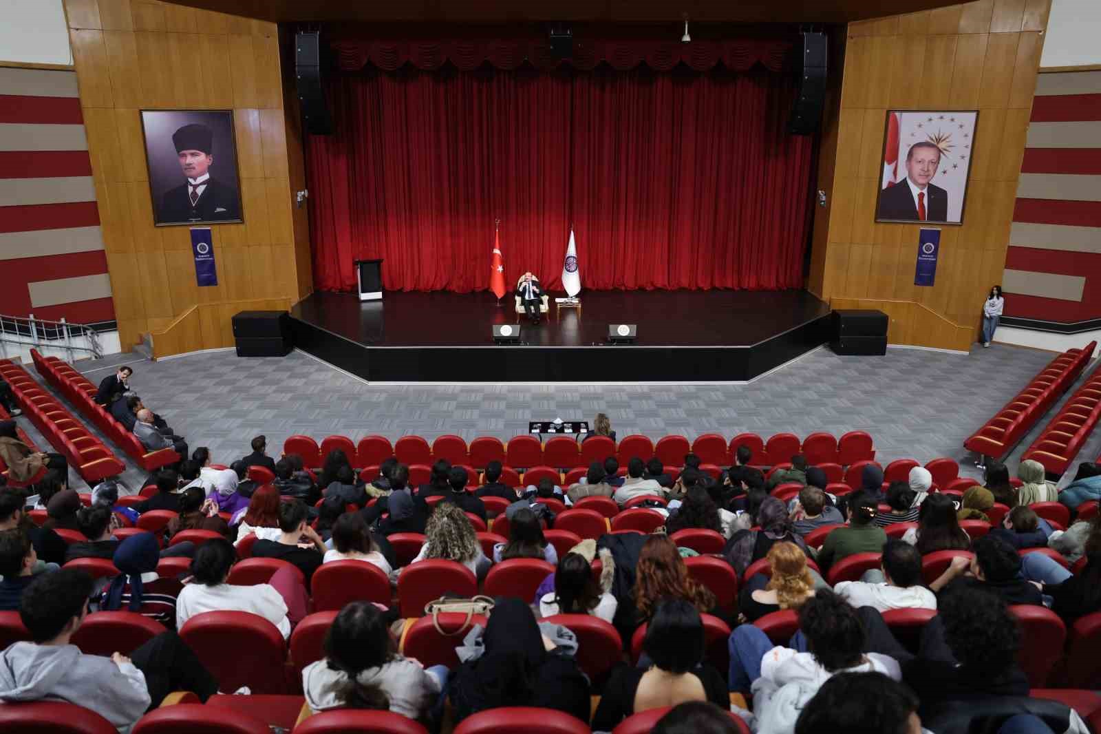 Rektör Hacımüftüoğlu, geleceğin hekimleriyle bir araya geldi
Rektör Hacımüftüoğlu, geleceğin hekimleriyle bir araya geldi