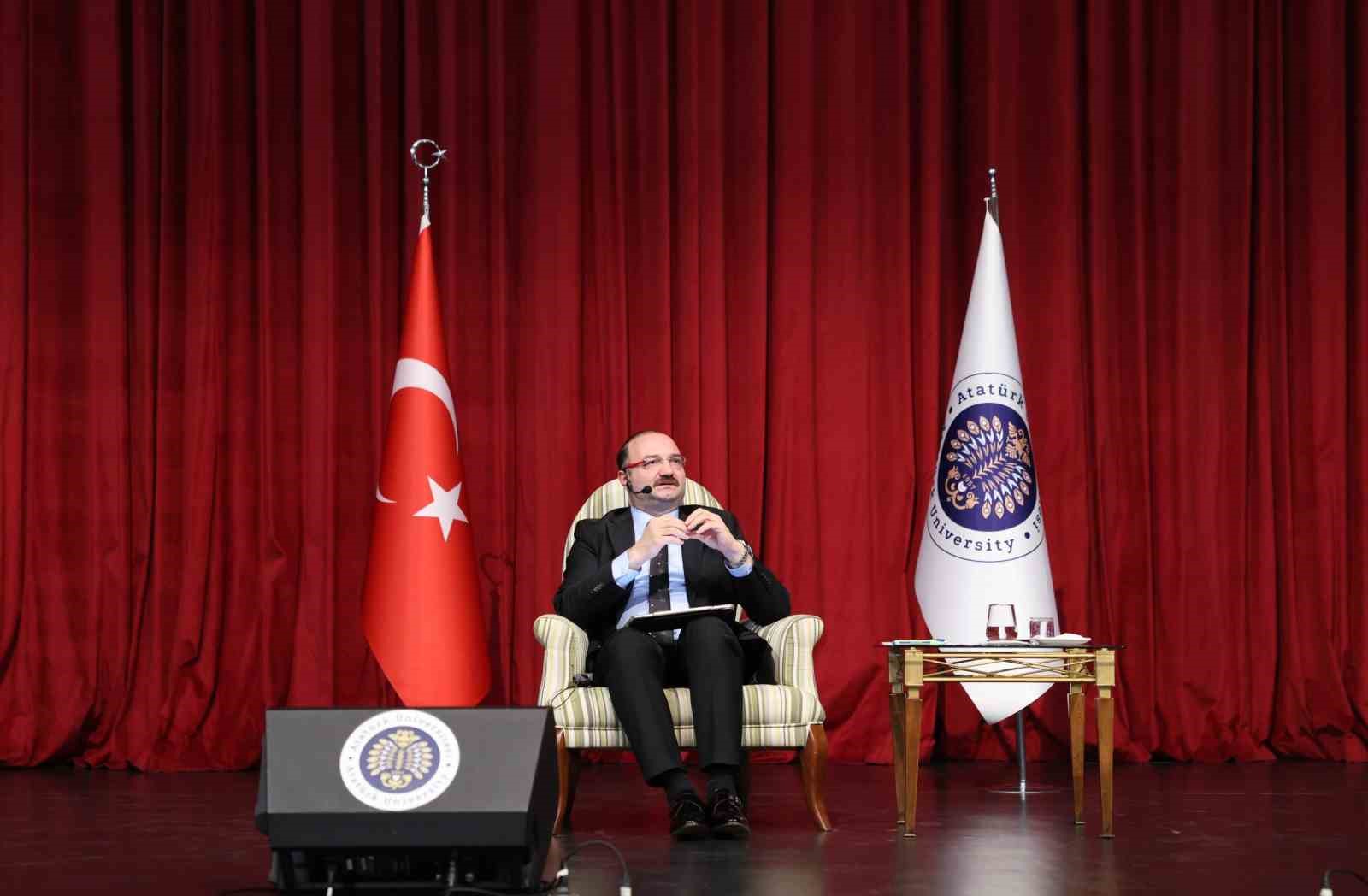 Rektör Hacımüftüoğlu, geleceğin hekimleriyle bir araya geldi
Rektör Hacımüftüoğlu, geleceğin hekimleriyle bir araya geldi