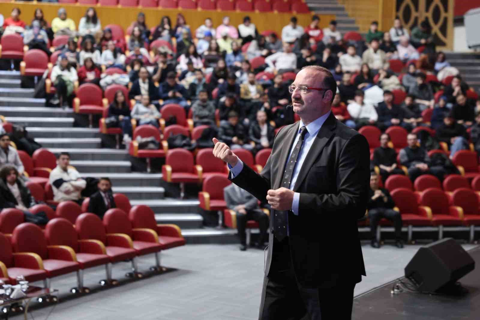 Rektör Hacımüftüoğlu, geleceğin hekimleriyle bir araya geldi
Rektör Hacımüftüoğlu, geleceğin hekimleriyle bir araya geldi