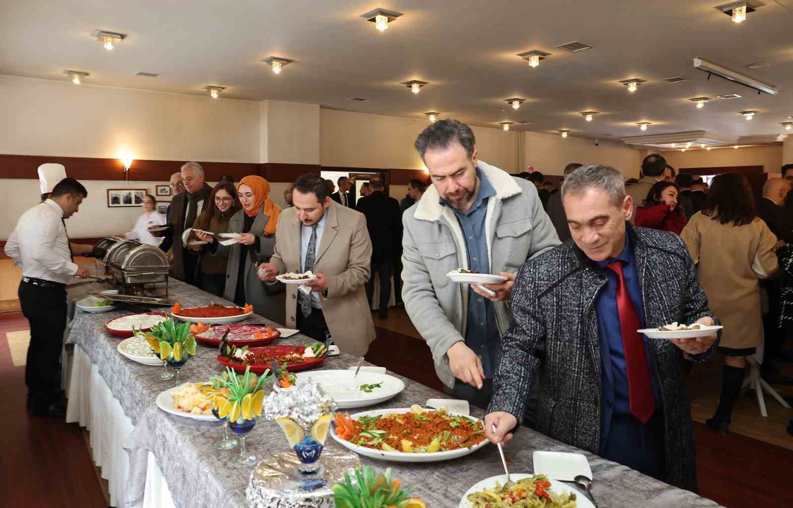Rektör Hacımüftüoğlu, Üniversite ailesiyle bayramlaştı
