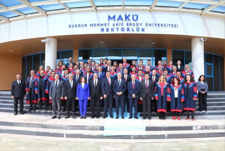 Rektör Hacımüftüoğlu, YÖK Başkanı Özvar ile tarımda dijital dönüşüm protokolünde buluştu
Rektör Hacımüftüoğlu, YÖK Başkanı Özvar ile tarımda dijital dönüşüm protokolünde buluştu