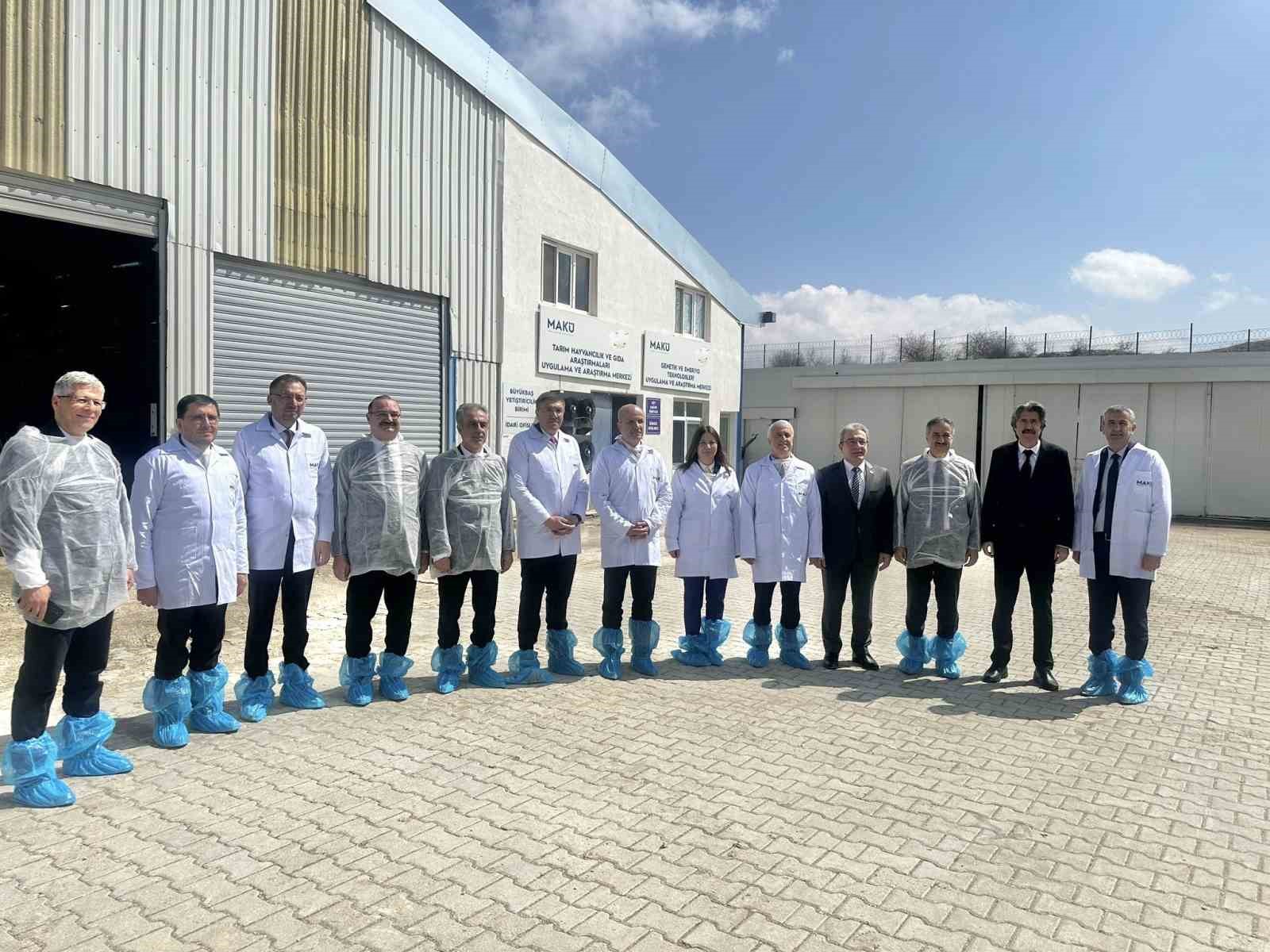 Rektör Hacımüftüoğlu, YÖK Başkanı Özvar ile tarımda dijital dönüşüm protokolünde buluştu
Rektör Hacımüftüoğlu, YÖK Başkanı Özvar ile tarımda dijital dönüşüm protokolünde buluştu