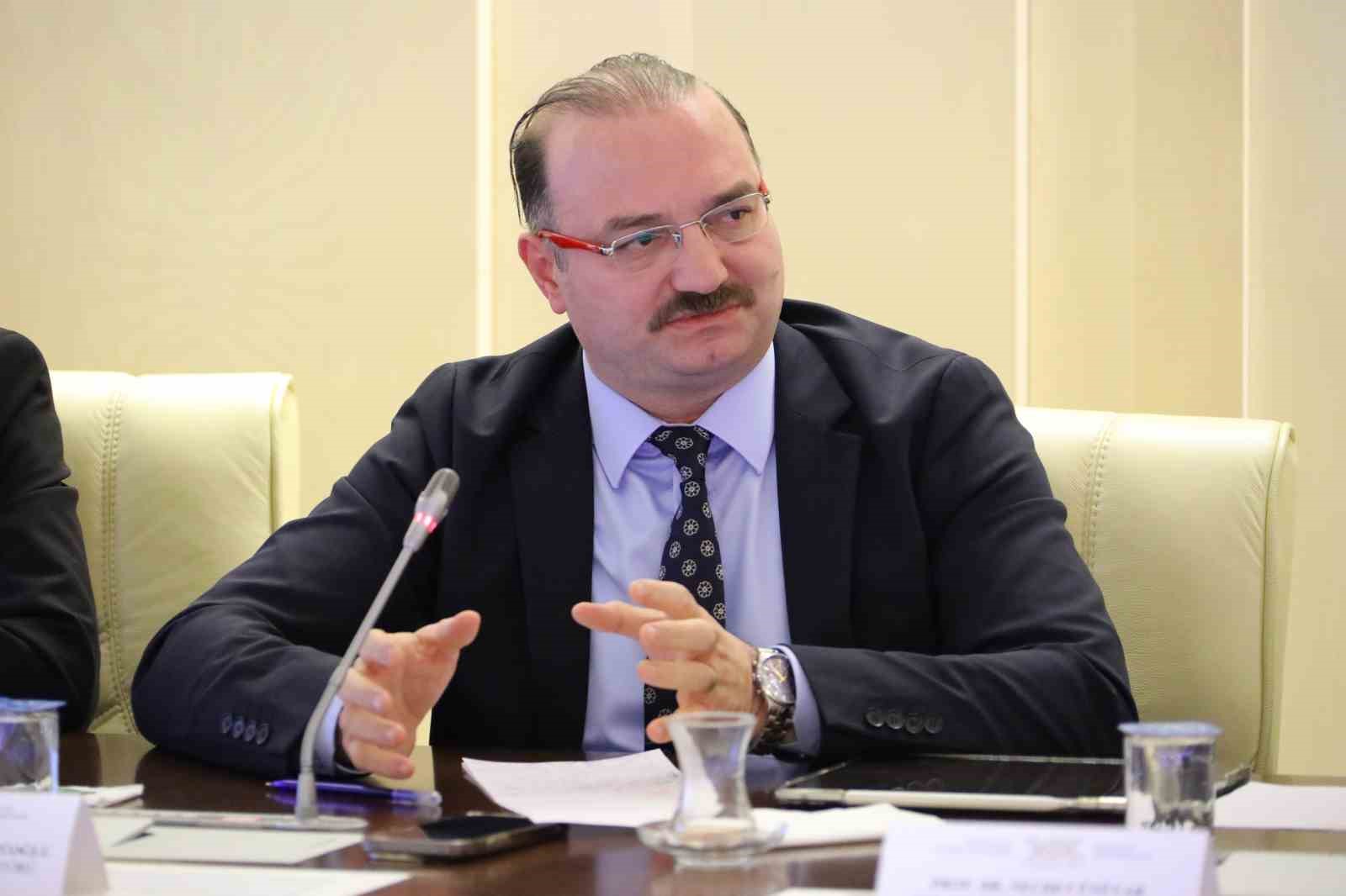 Rektör Hacımüftüoğlu, YÖK’te düzenlenen "Anadolu’da afiliye olan üniversiteler" toplantısına katıldı
Rektör Hacımüftüoğlu, YÖK’te düzenlenen "Anadolu’da afiliye olan üniversiteler" toplantısına katıldı