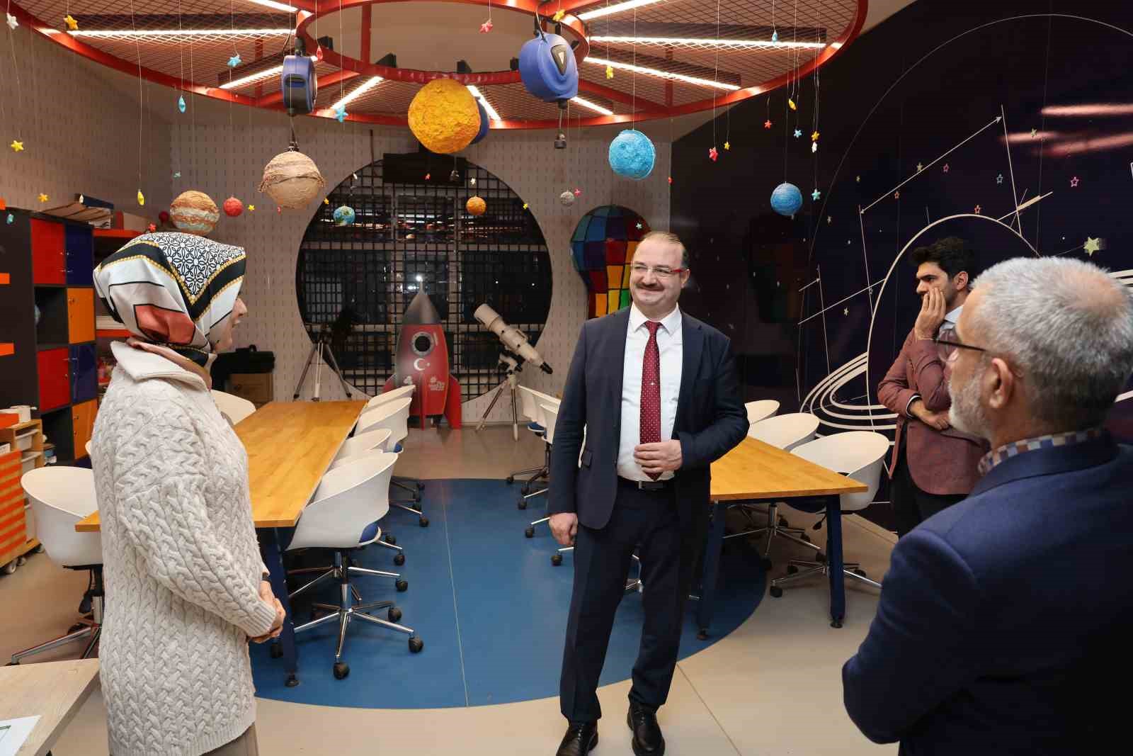 Rektör Hacımüftüoğlu’ndan Bilim Erzurum’a ziyaret: "Gelecek vizyonumuz gençlerimizin hayalleriyle güçleniyor"
