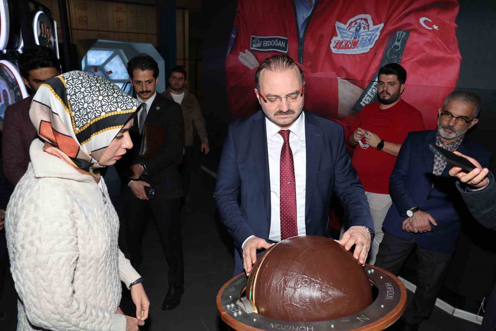 Rektör Hacımüftüoğlu’ndan Bilim Erzurum’a ziyaret: "Gelecek vizyonumuz gençlerimizin hayalleriyle güçleniyor"
