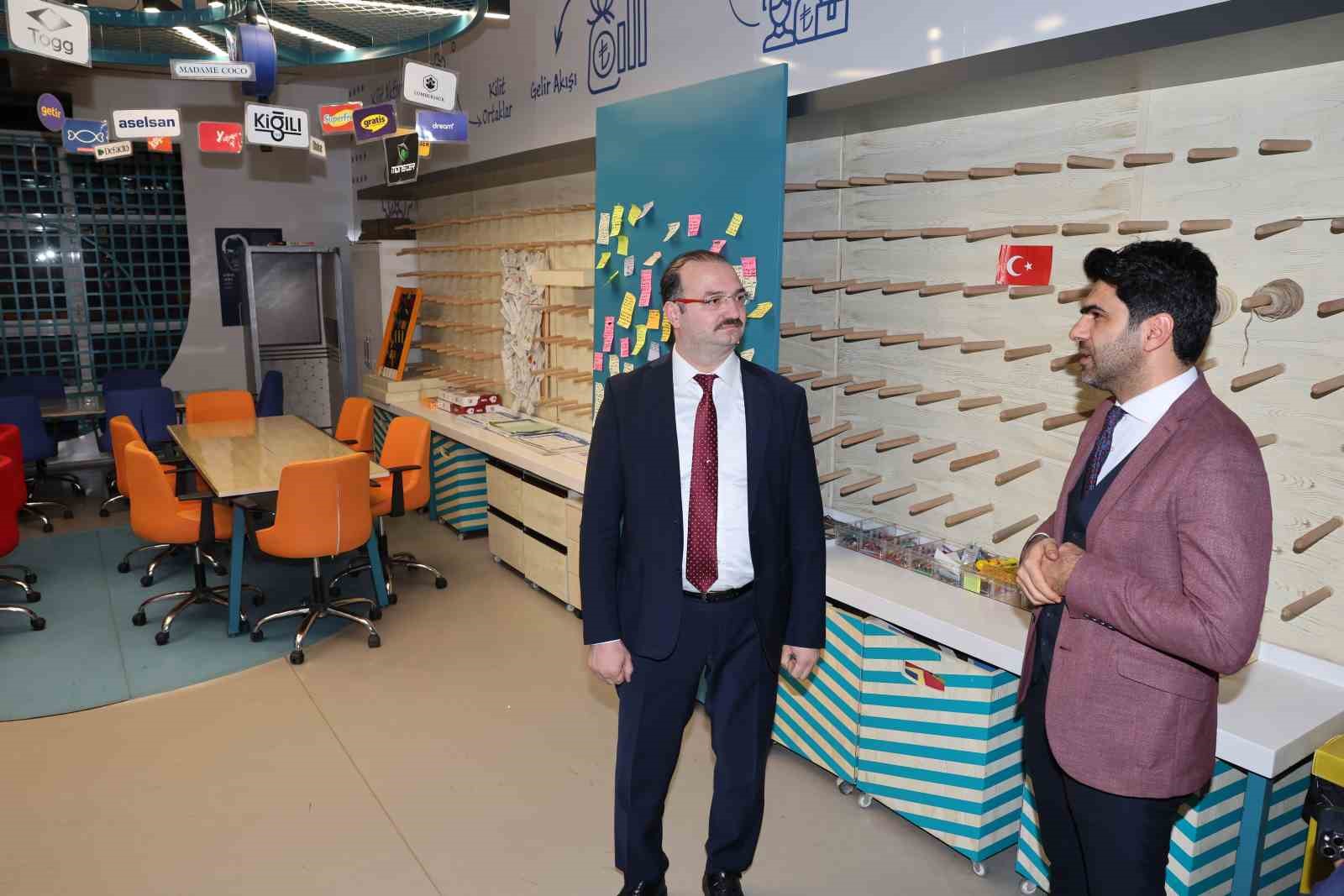 Rektör Hacımüftüoğlu’ndan Bilim Erzurum’a ziyaret: "Gelecek vizyonumuz gençlerimizin hayalleriyle güçleniyor"
