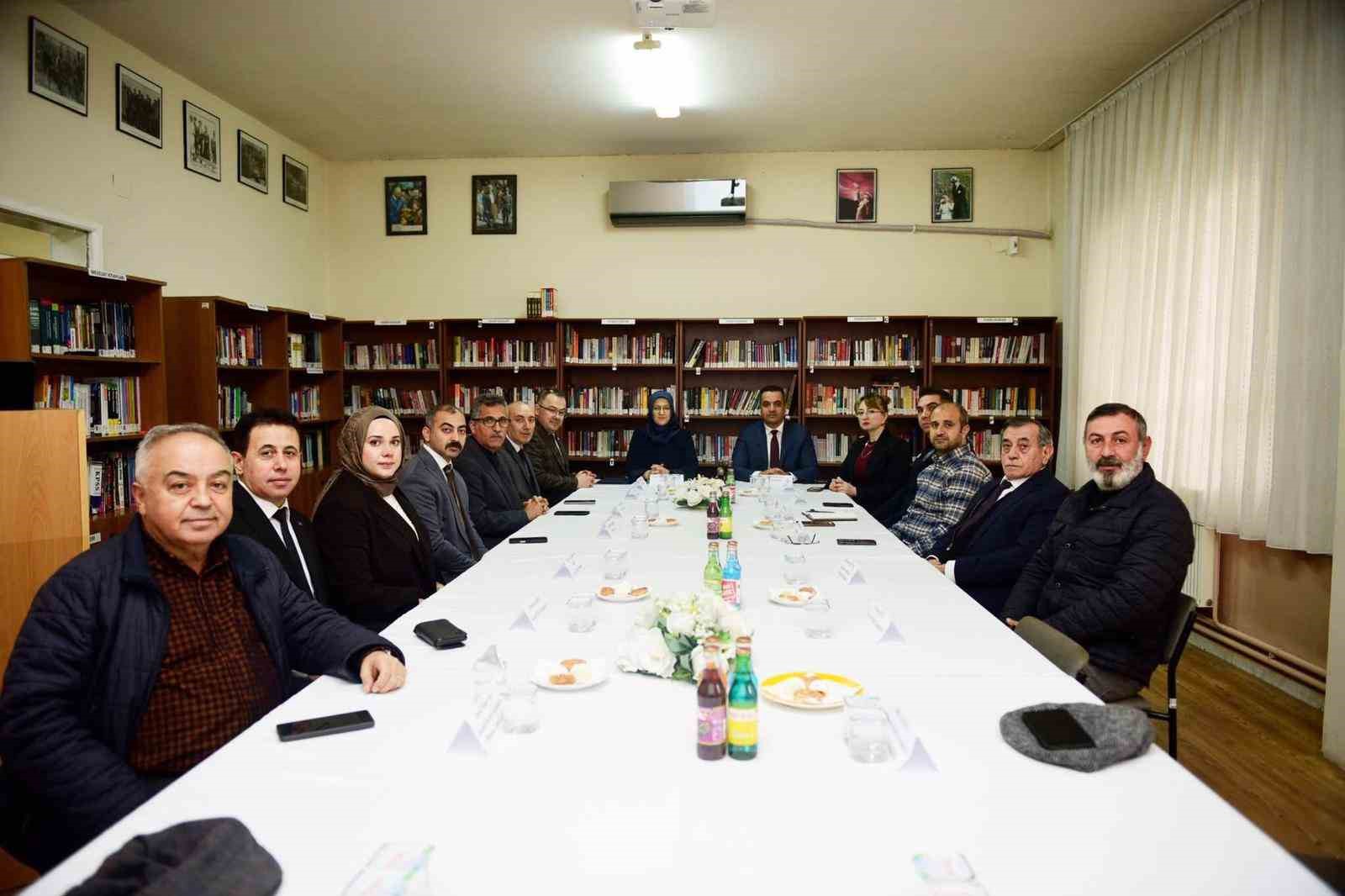 Rektör Kibar Sarıgöl’de temaslarda bulundu
