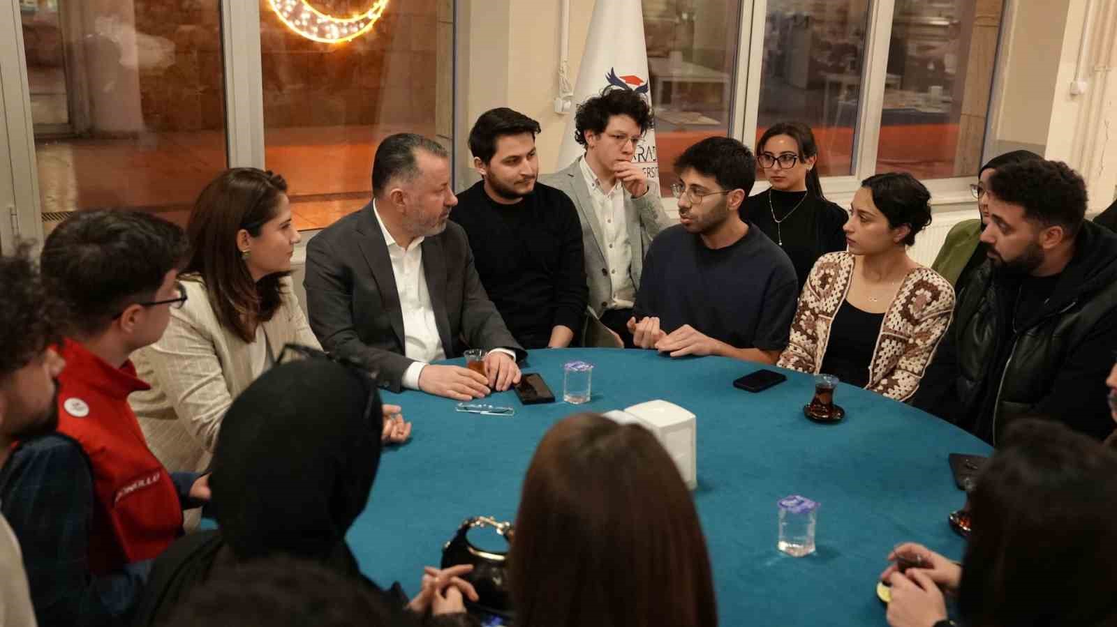 Rektör Kırışık, "Gelecek ve Gençlik İftarı"nda öğrencilerle buluştu
