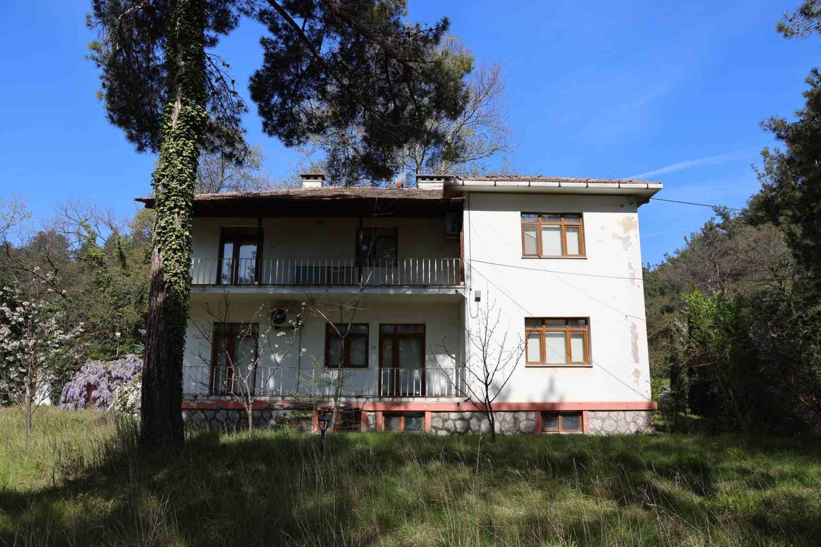 Rektör Özölçer, Teoman Duralı’nın Çocukluk Evinde İncelemelerde Bulundu
