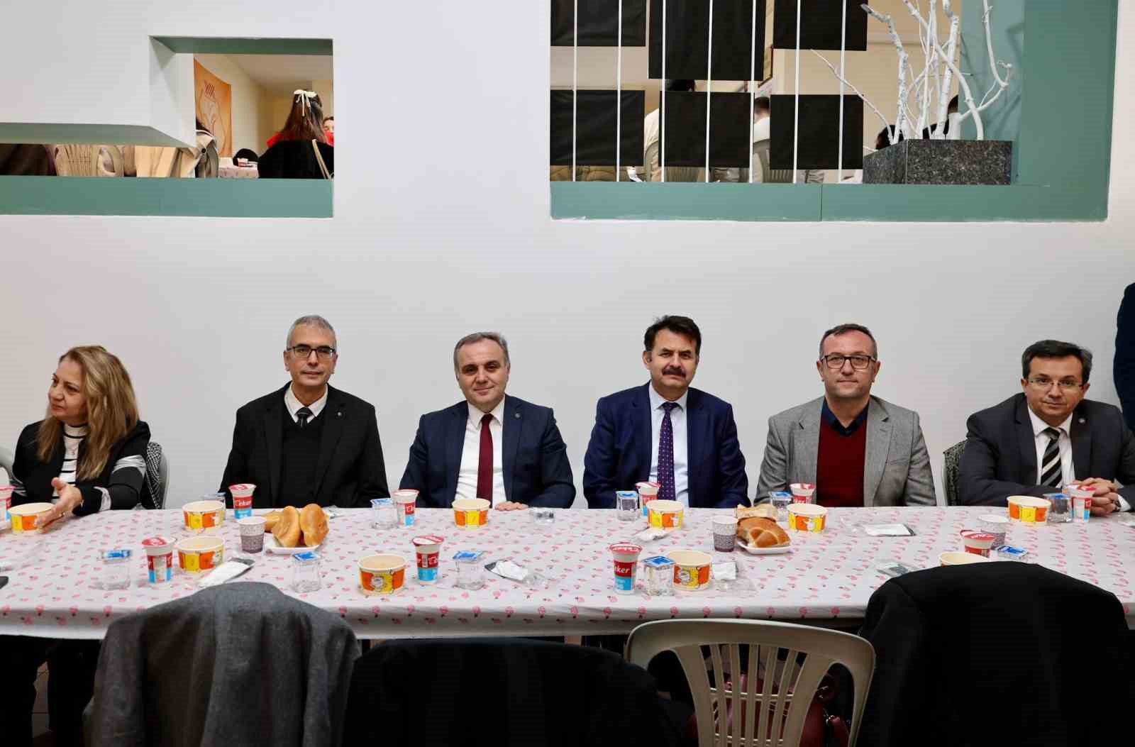Rektör Prof. Dr. Altun, Eczacılık Fakültesi öğrencileri ile iftar yaptı
