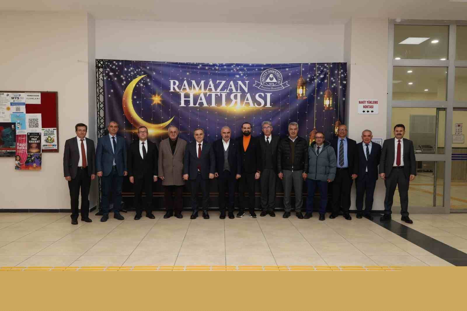 Rektör Prof. Dr. Altun, öğrenciler ile iftar yaptı
