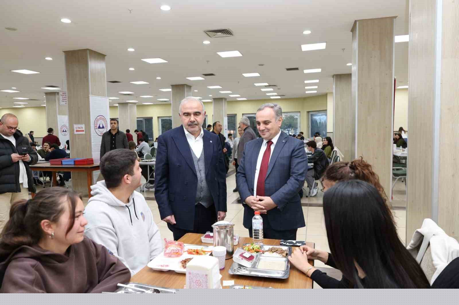 Rektör Prof. Dr. Altun, öğrenciler ile iftar yaptı
