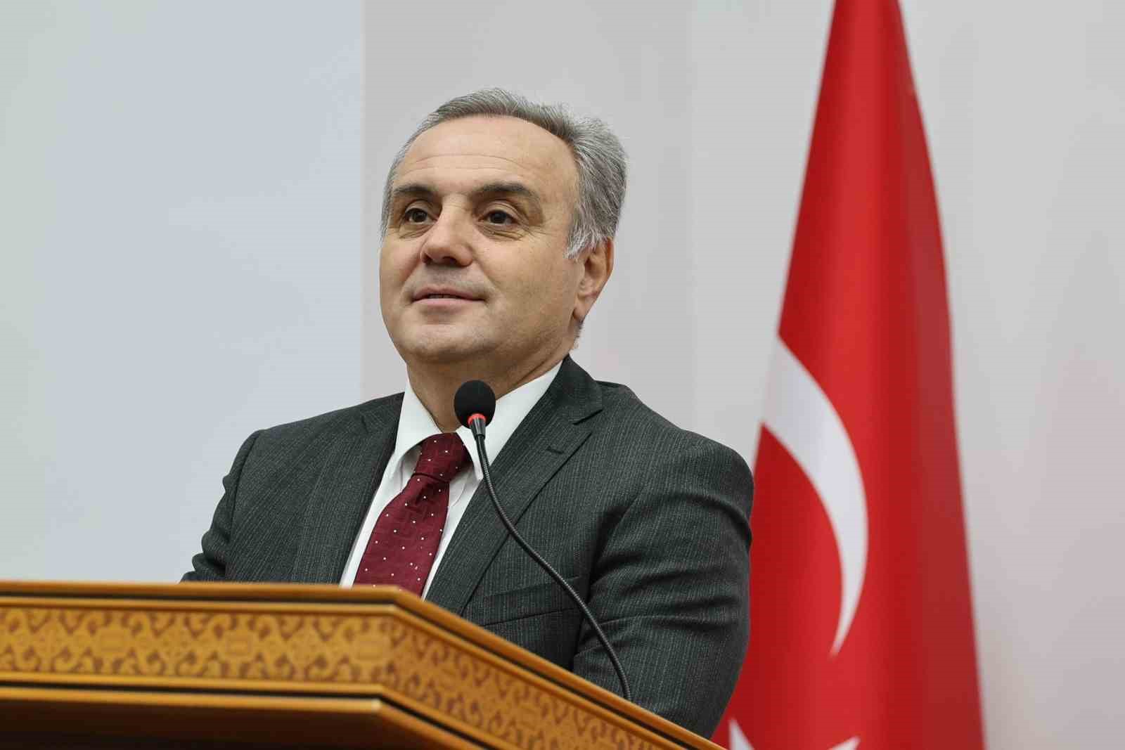 Rektör Prof. Dr. Altun, öğrencilerle kitap tahlili yaptı
