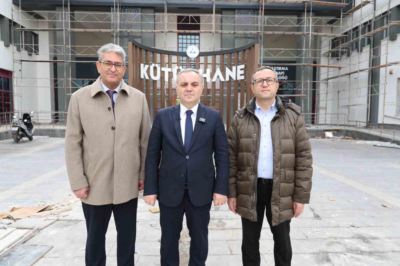 Rektör Prof. Dr. Altun, yenileme çalışması devam eden kütüphane binasını inceledi
