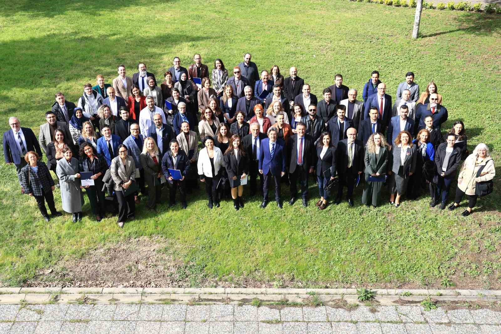 Rektör Yılmaz, başarılı akademisyenlerle bir araya gelmeye devam ediyor
Rektör Yılmaz, başarılı akademisyenlerle bir araya gelmeye devam ediyor