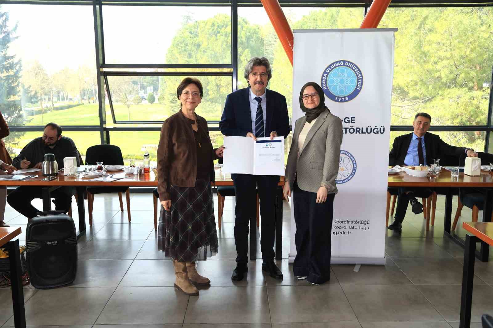 Rektör Yılmaz, başarılı akademisyenlerle bir araya gelmeye devam ediyor
Rektör Yılmaz, başarılı akademisyenlerle bir araya gelmeye devam ediyor