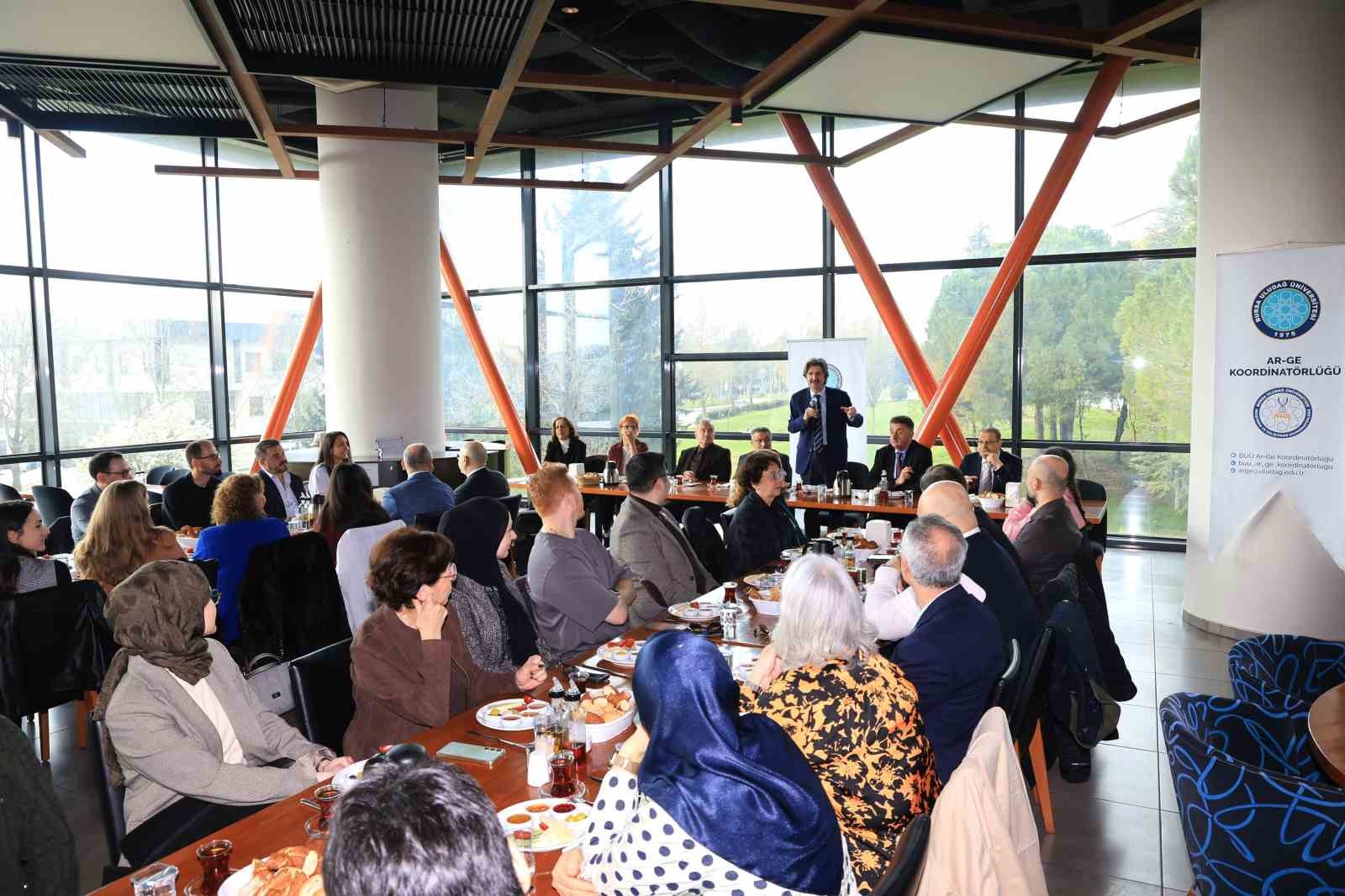 Rektör Yılmaz, başarılı akademisyenlerle bir araya gelmeye devam ediyor
Rektör Yılmaz, başarılı akademisyenlerle bir araya gelmeye devam ediyor