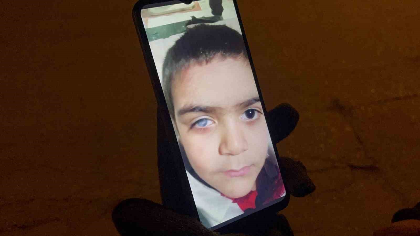 Rengarenk davulunu çalarak torununa ‘ışık’ olmak istiyor
