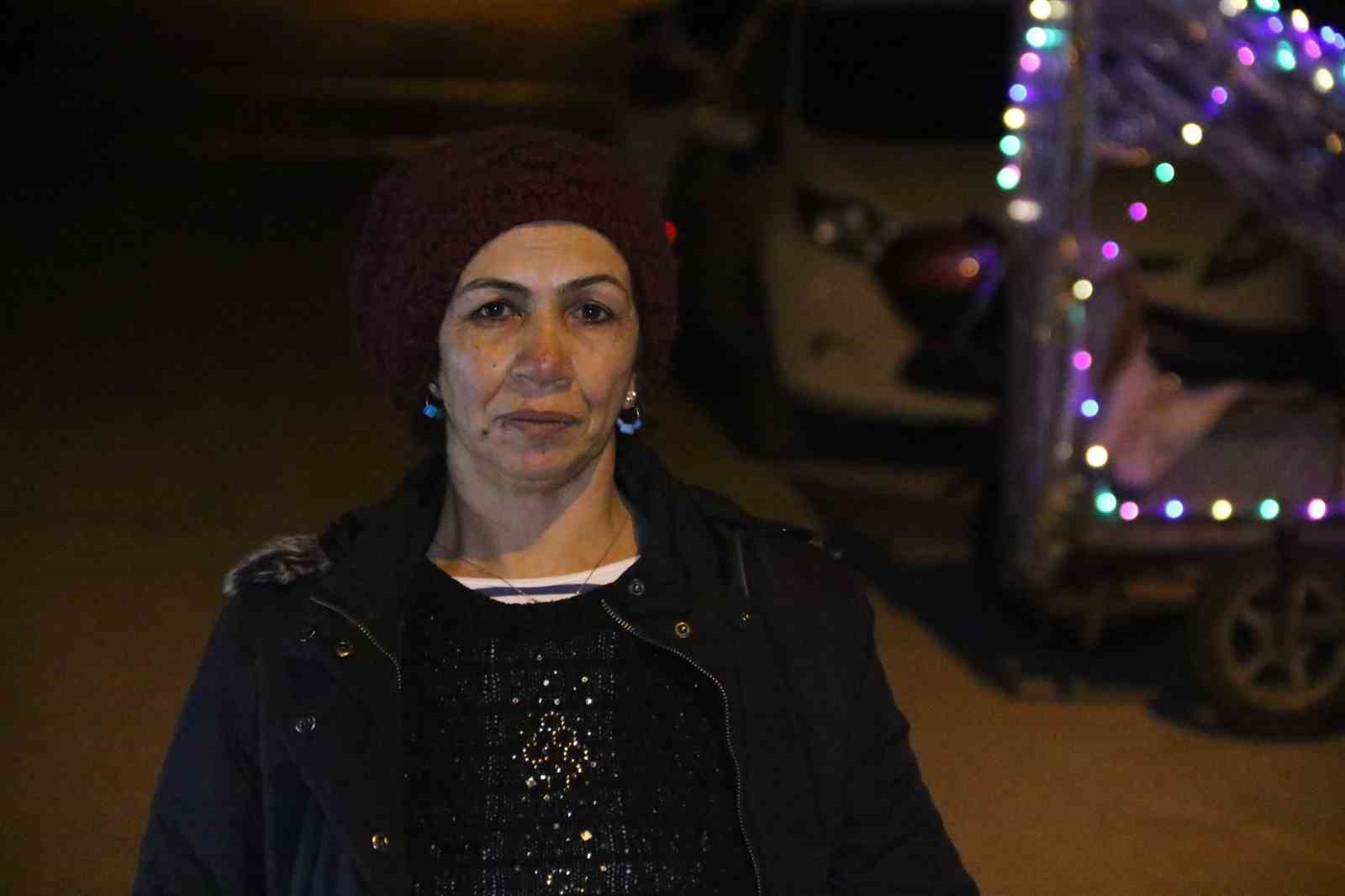 Rengarenk davulunu çalarak torununa ‘ışık’ olmak istiyor
