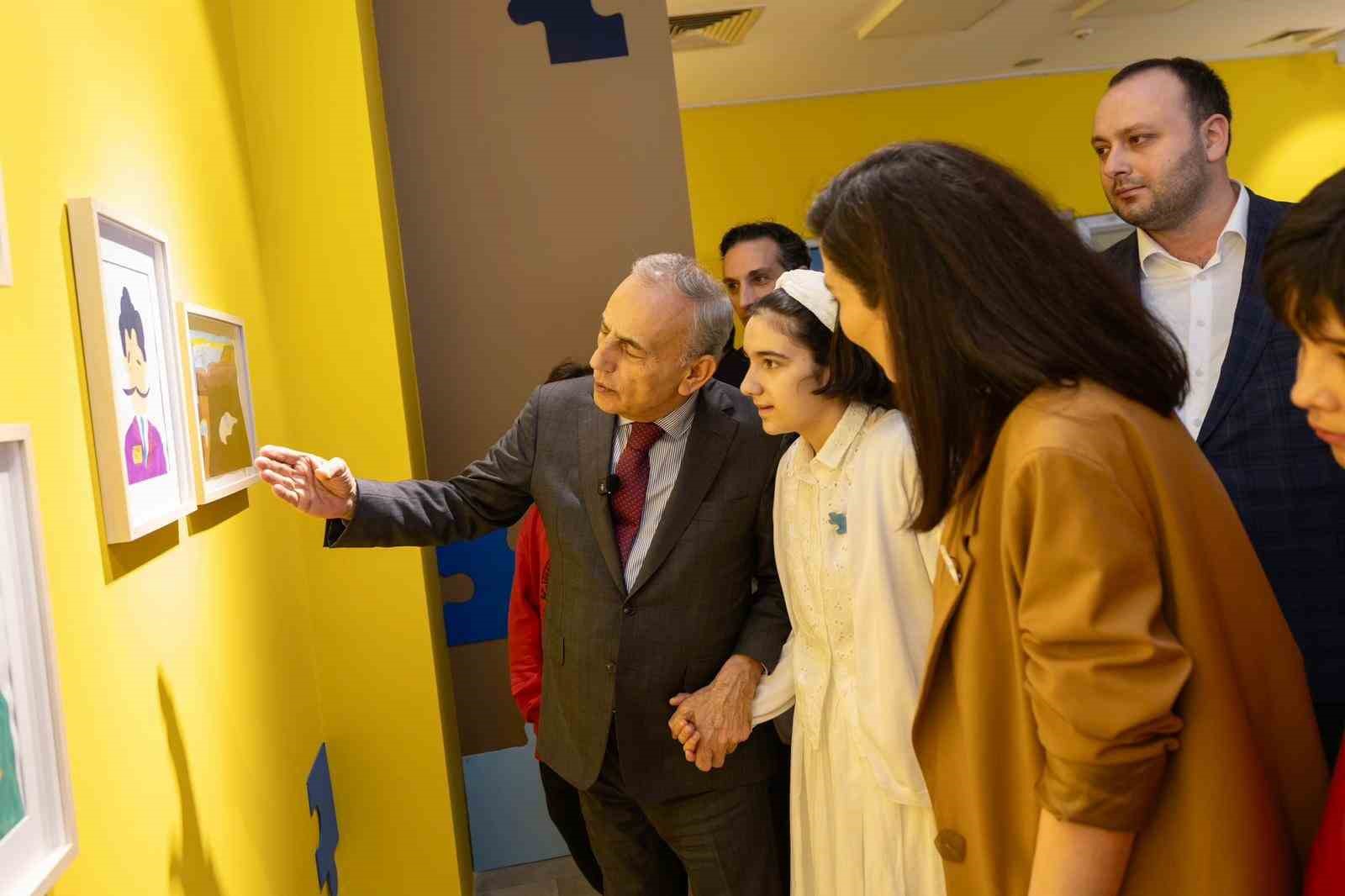 Renklerin diliyle farkındalık: Ayşegül’ün sergisi büyük ilgi gördü
Renklerin diliyle farkındalık: Ayşegül’ün sergisi büyük ilgi gördü