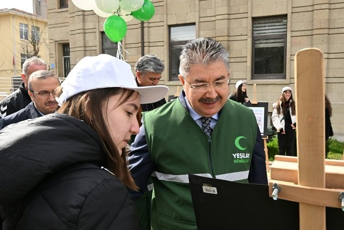 Resimler ve müziklerle bağımlılıklar anlatıldı
Resimler ve müziklerle bağımlılıklar anlatıldı