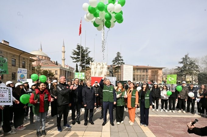 Resimler ve müziklerle bağımlılıklar anlatıldı
Resimler ve müziklerle bağımlılıklar anlatıldı