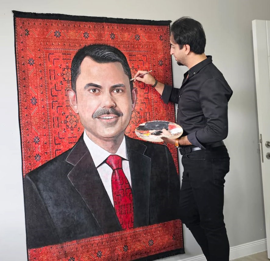 Ressam çift, Bakan Kurum’u halıya resmetti
Ressam çift, Bakan Kurum’u halıya resmetti