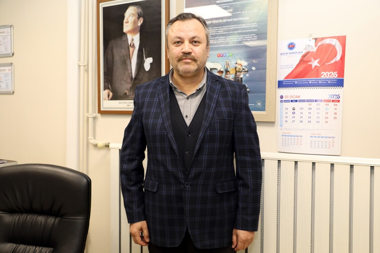 Ressam çift, Bakan Kurum’u halıya resmetti
Ressam çift, Bakan Kurum’u halıya resmetti