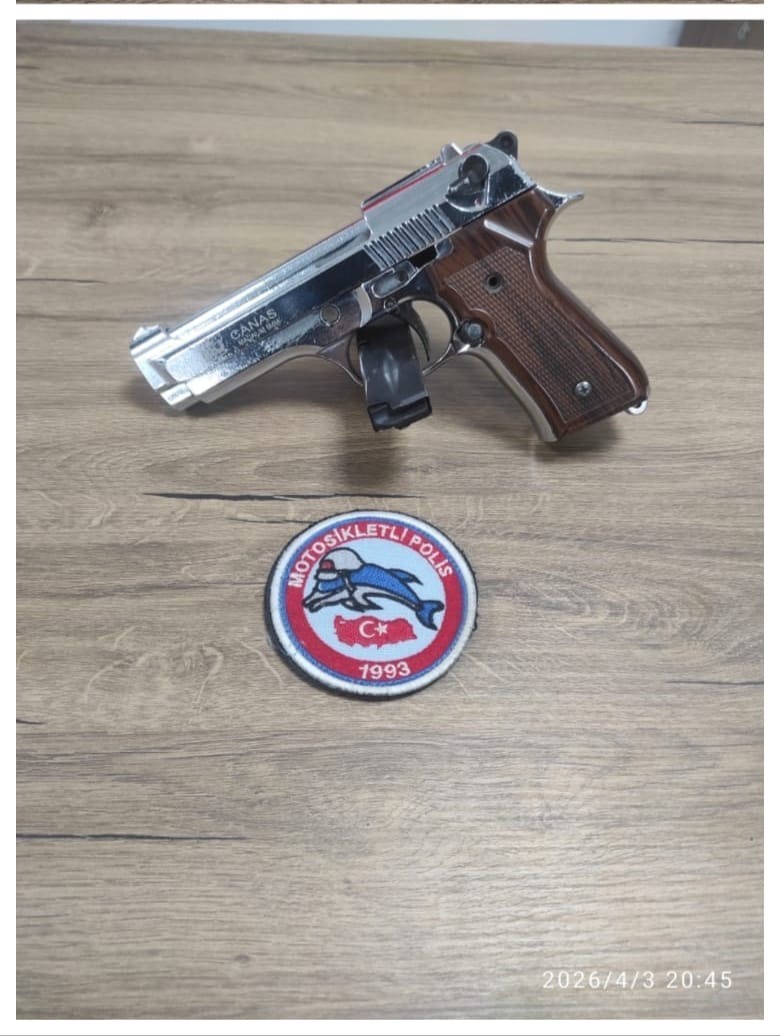 Reyhanlı’da durdurulan araçta uyuşturucu ve kurusıkı tabanca ele geçirildi
