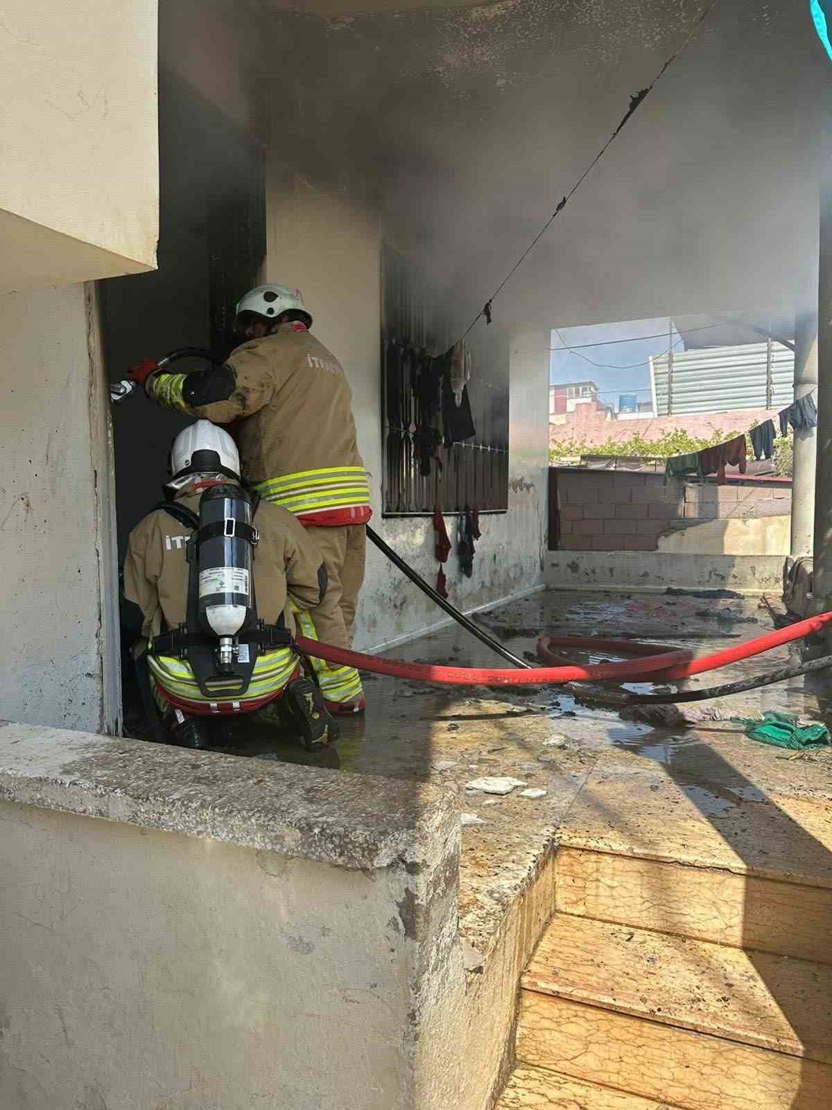 Reyhanlı’da müstakil ev alevlere teslim oldu
