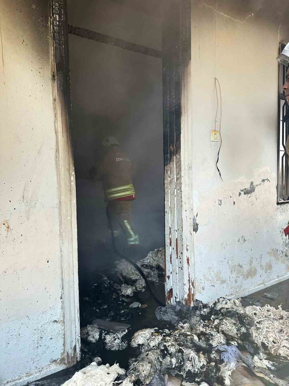 Reyhanlı’da müstakil ev alevlere teslim oldu
