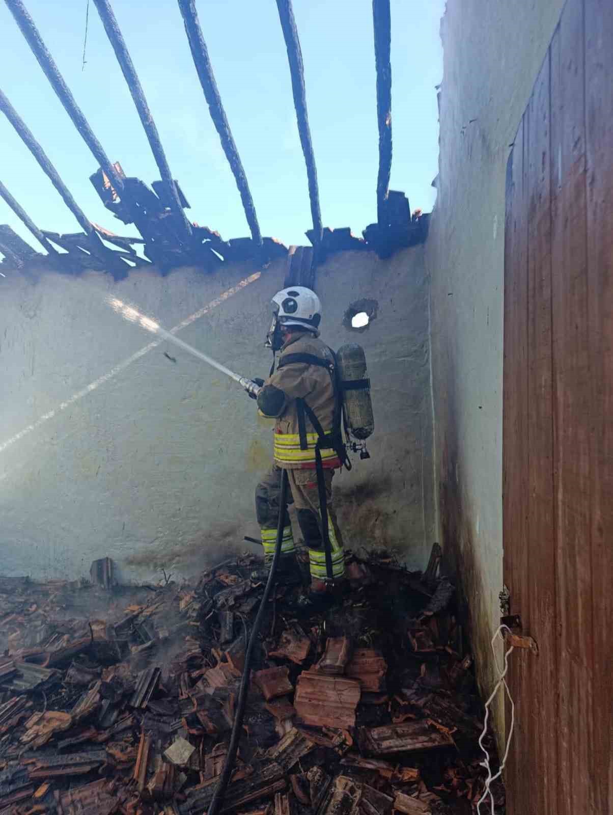 Reyhanlı’da müstakil ev yandı
