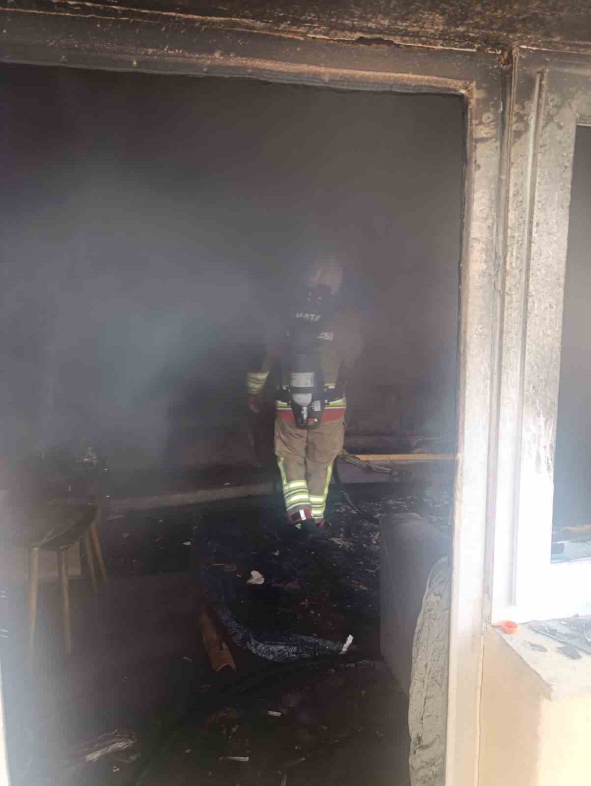 Reyhanlı’da yanan ev kullanılmaz hale geldi
