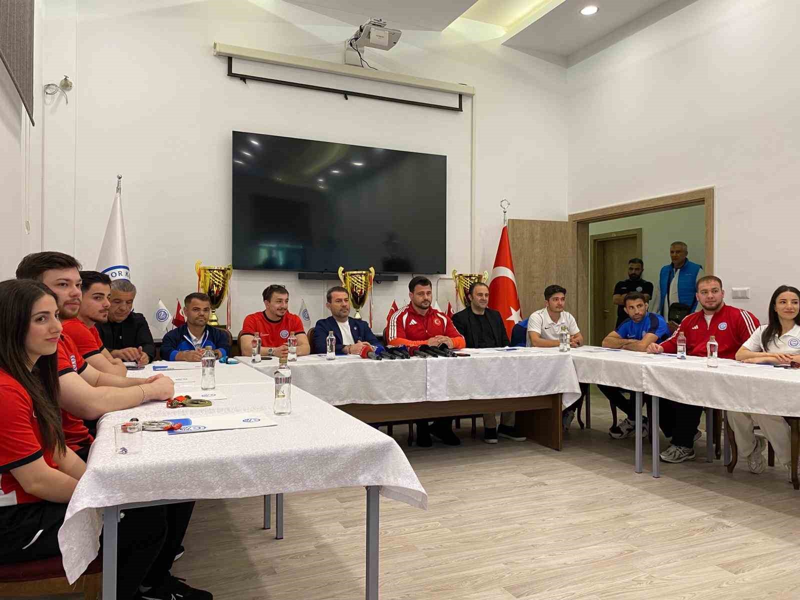 Rıza Kayaalp: "Aktif güreş yapmayan Taha Akgül rekoru kırmaya daha yakın"
