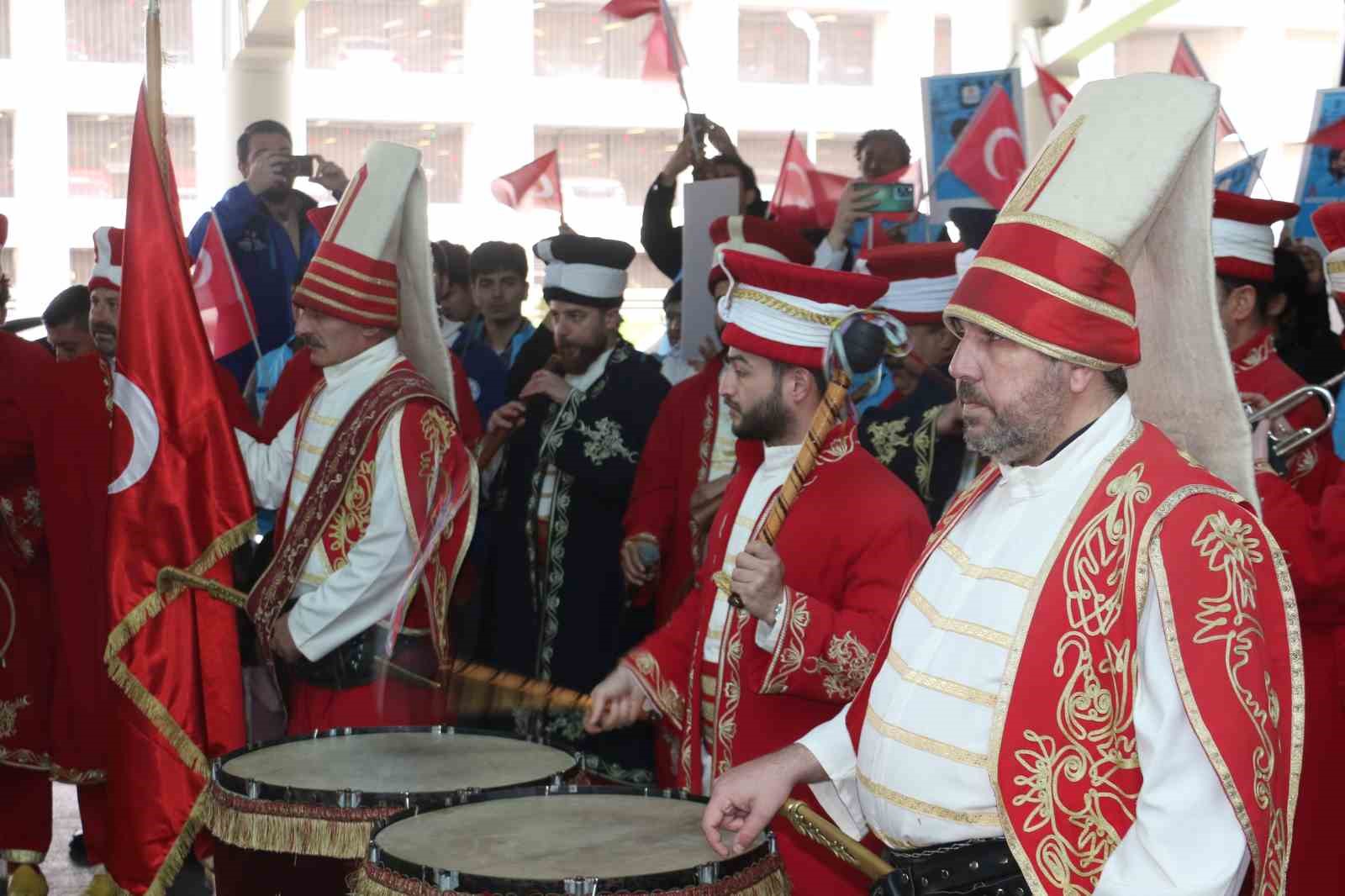 Rıza Kayaalp ve Güreş Milli Takımı yurda döndü
