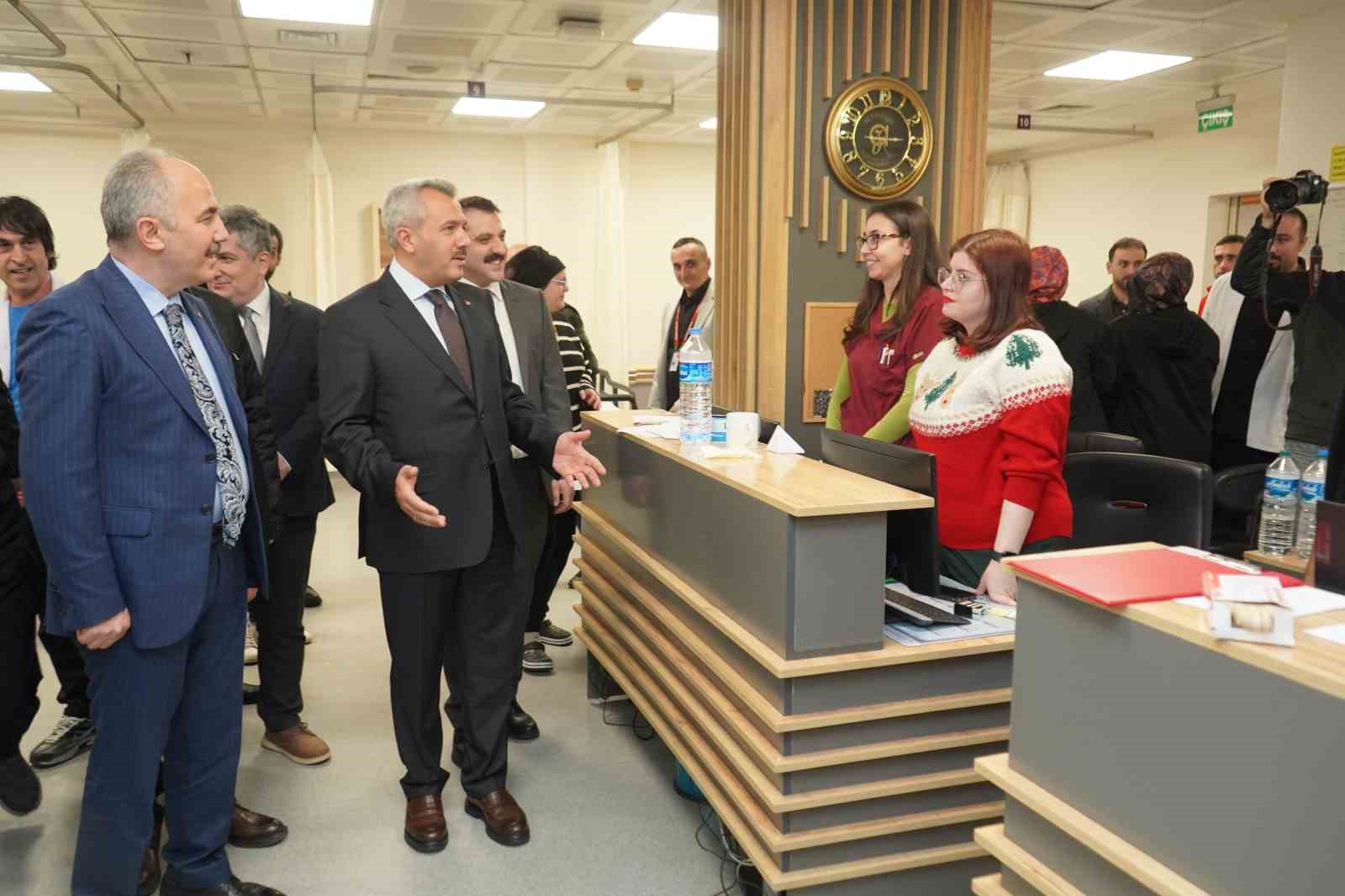 Rize protokolünden yeni yıla çalışarak girenlere ziyaret
