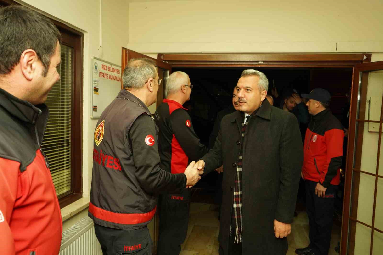 Rize protokolünden yeni yıla çalışarak girenlere ziyaret
