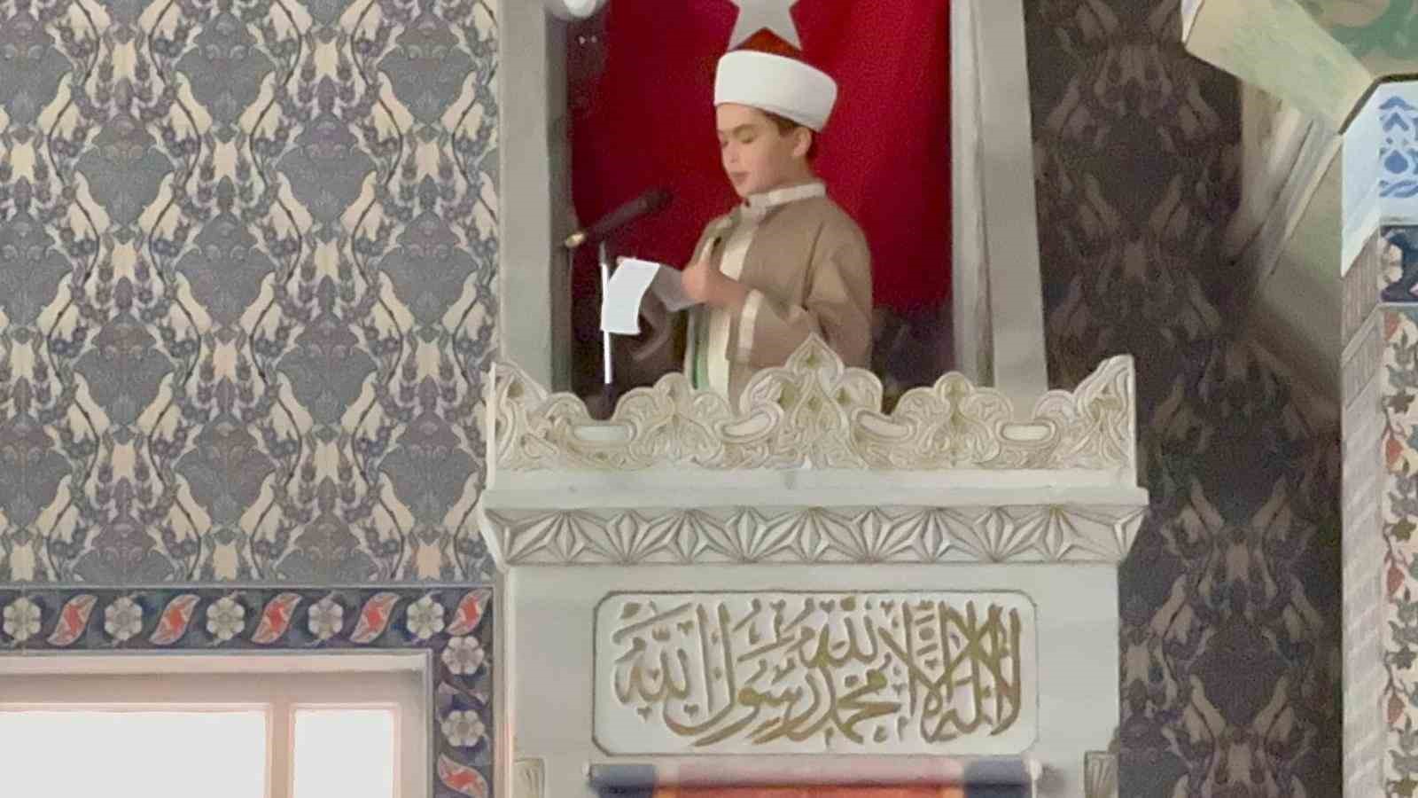 Rize’de 13 yaşındaki öğrenciden cuma hutbesi
