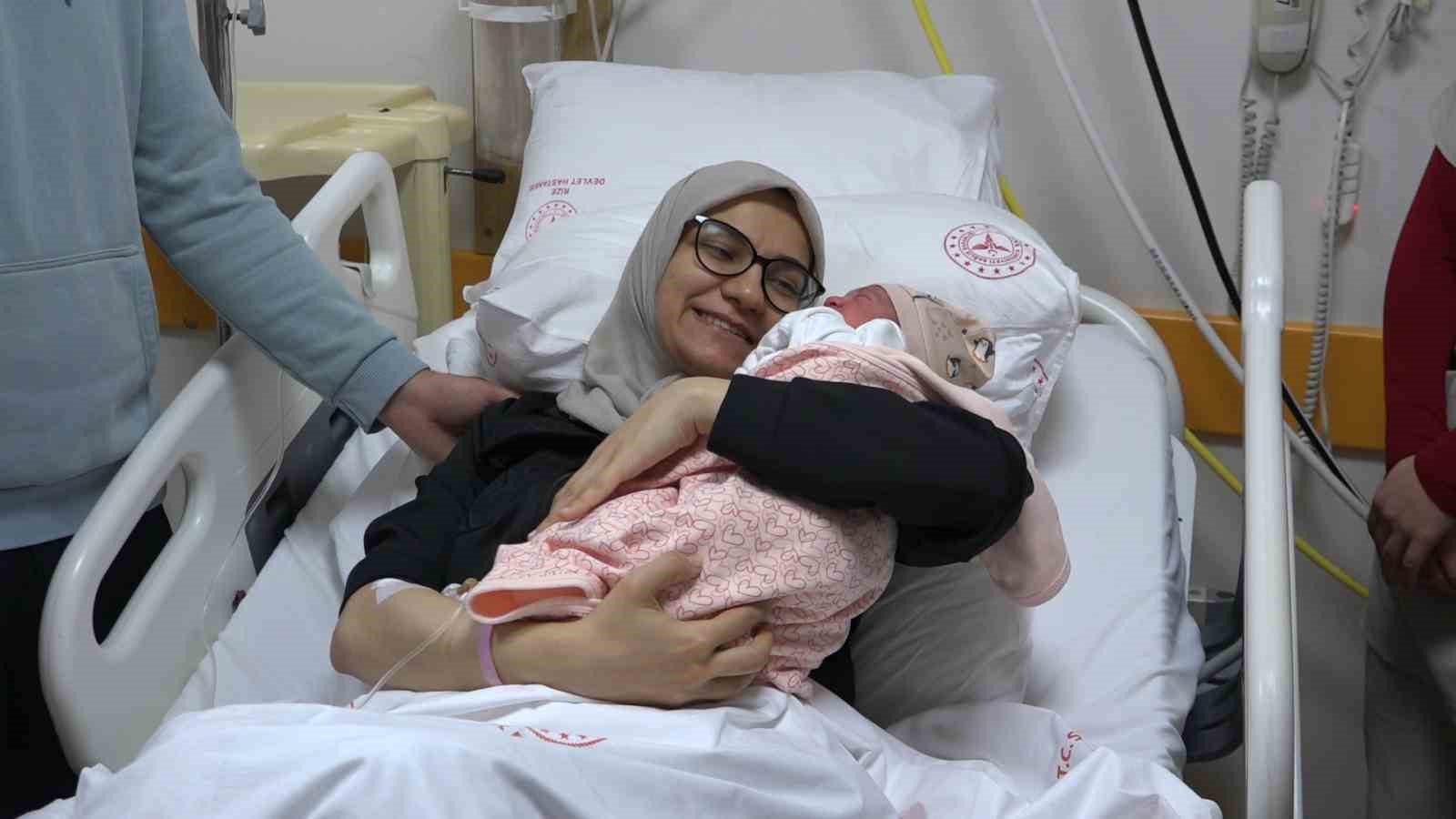 Rize’de 2026 yılının ilk bebeği "Elif Bilge" oldu
