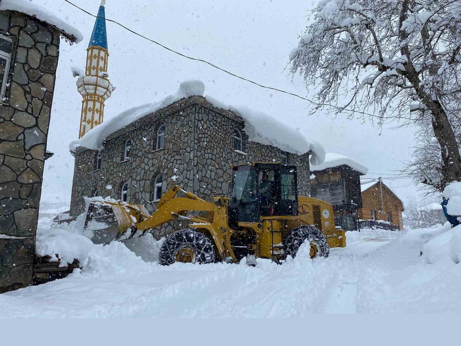 Rize’de 21 köy yolu kar nedeniyle ulaşıma kapalı bulunuyor
