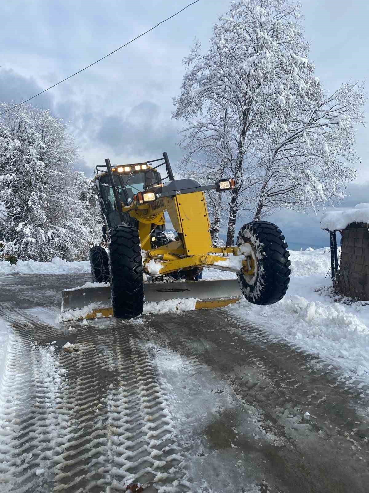 Rize’de 59 köy yoluna kar engeli
