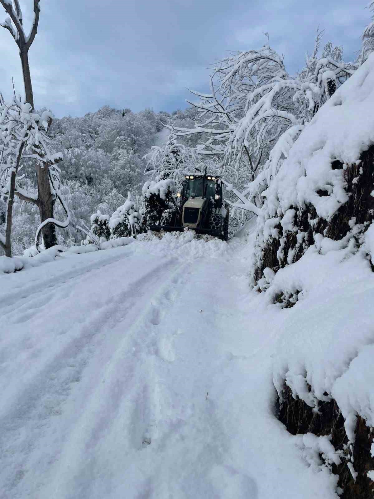 Rize’de 59 köy yoluna kar engeli
