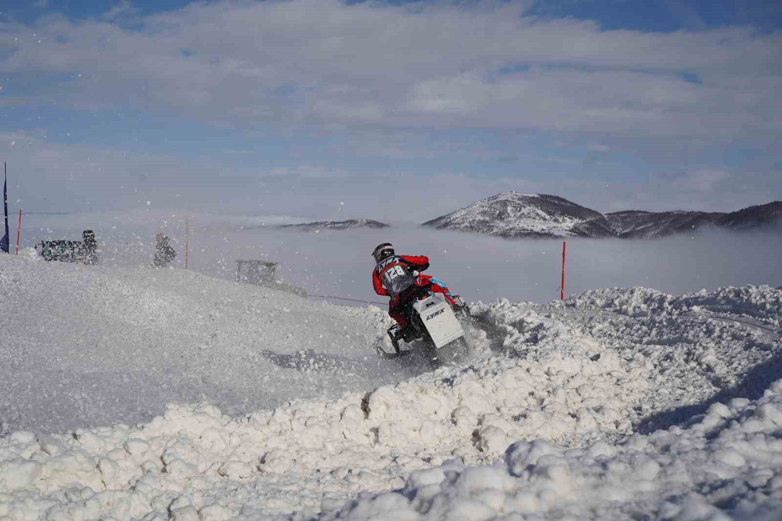 Rize’de adrenalin sis deniziyle buluştu, ortaya görsel şölen çıktı
