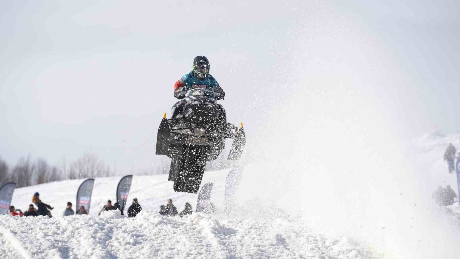 Rize’de adrenalin sis deniziyle buluştu, ortaya görsel şölen çıktı
